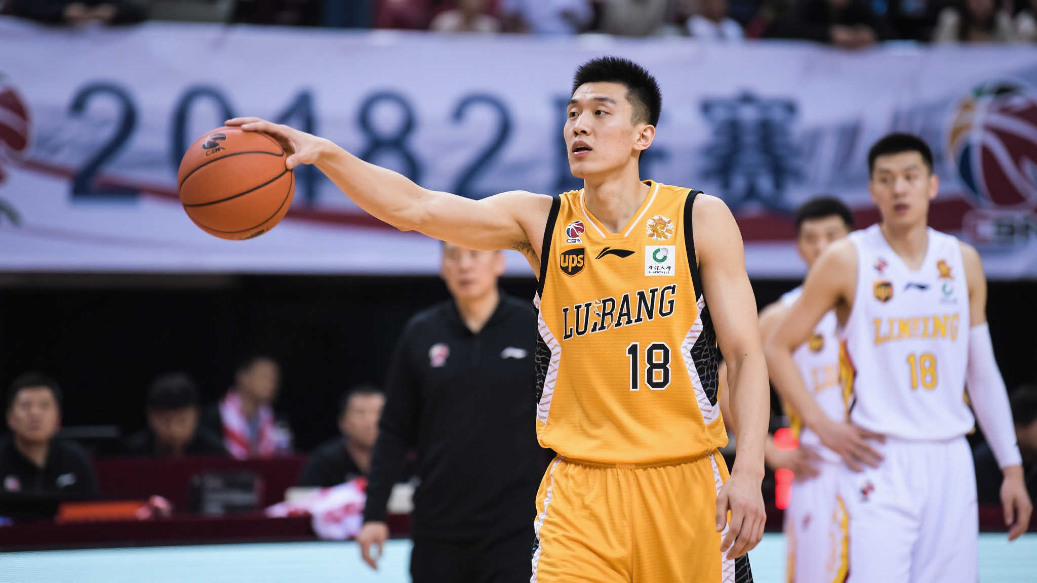 广东篮球官博发文:真诚祝福小将杨溢19岁生日快乐 说起年少成名者,当年18岁的丁彦雨航也被山东黄金队